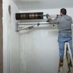 איך מבצעים קידוח חור למזגן בעזרת מקדח יהלום